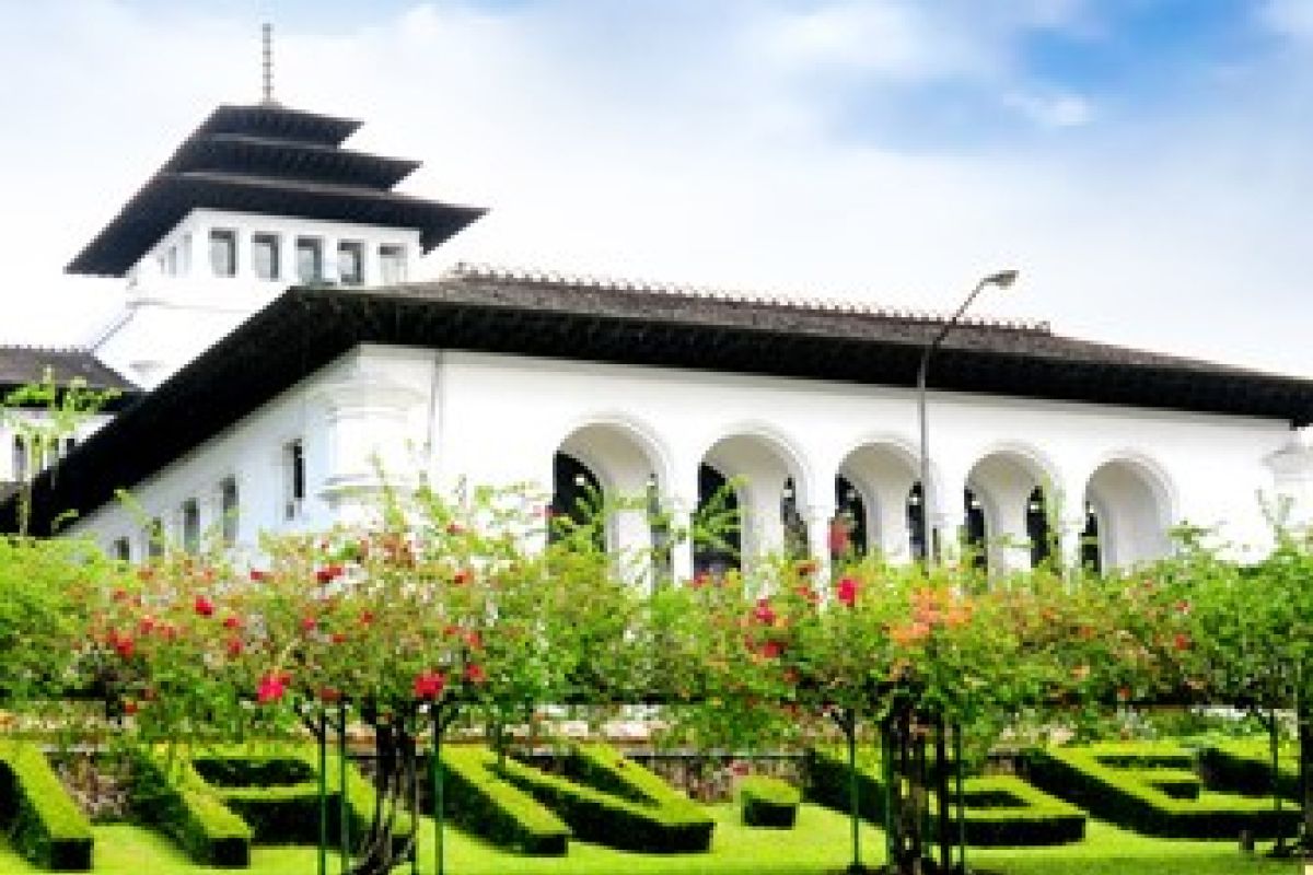 Fasilitas Gedung Sate Bandung dan penjelasannya